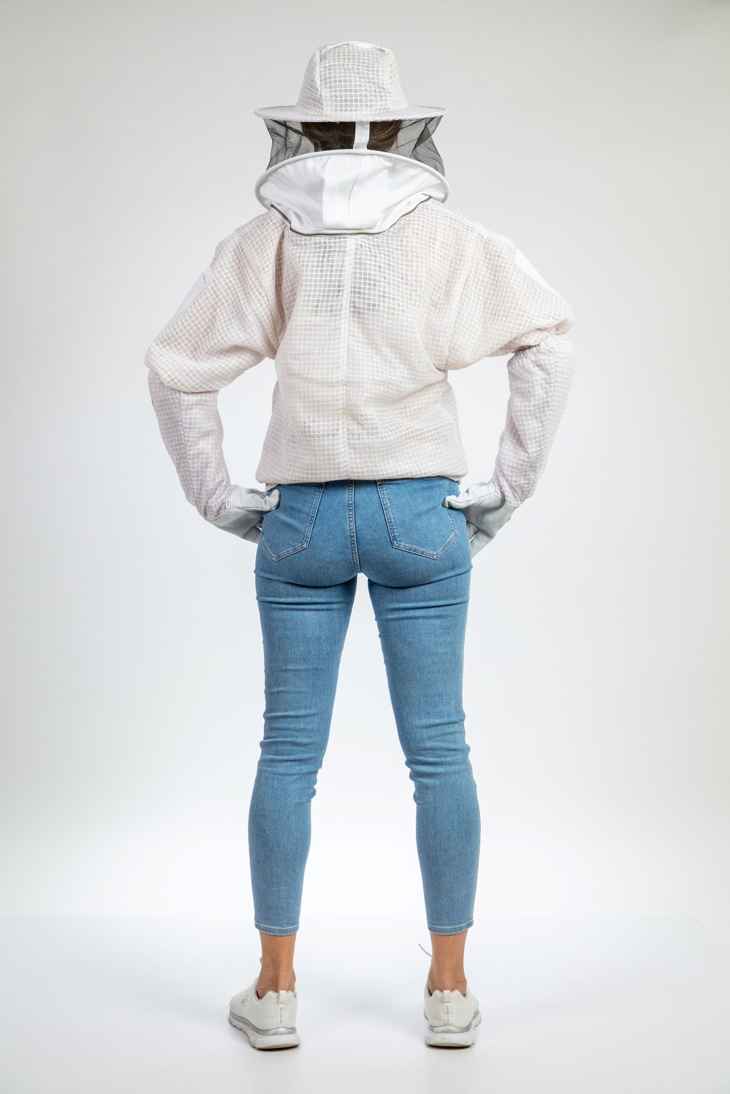 White Beekeeping Ventilated Jacket with Round Veil